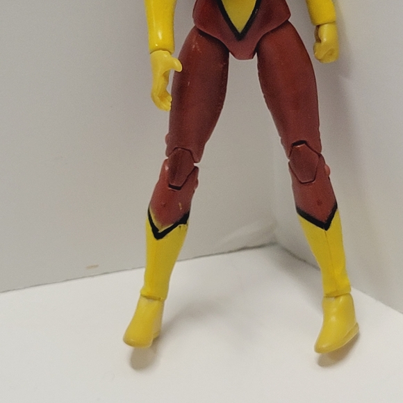Hasbro Spider-Woman Marvel Universe 3.75" Action Figure - Picture 6 of 8